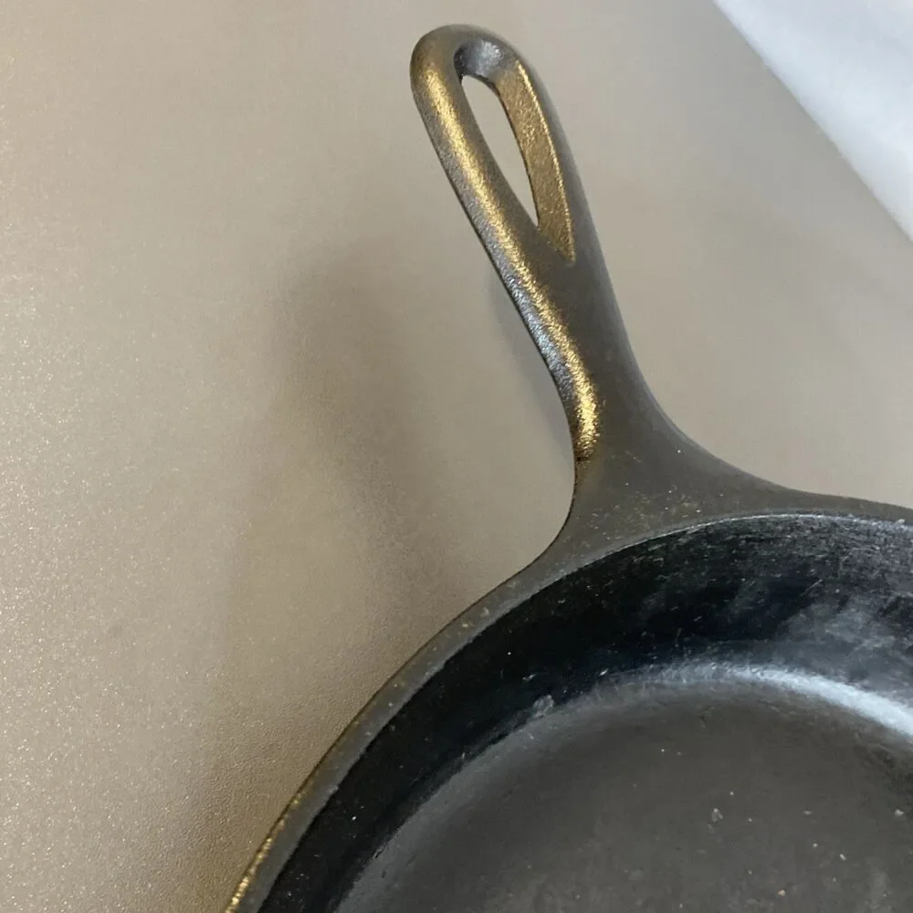 Vtg Lodge 10SK Cast Iron Pan Skillet 12